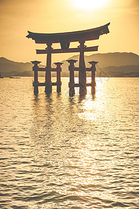 Miyajima 日本广岛的海洋中 著名的大神道崇拜旅游世界海岸传统网关文化神社历史宫岛图片