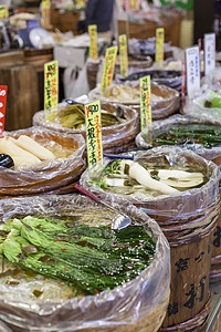 日本京都的传统粮食市场炙烤盘子小吃街道人士烹饪标签美食甜点烧烤图片