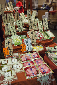 日本京都的传统粮食市场商务炙烤盘子街道沙爹烹饪摊位人士异国烧烤图片