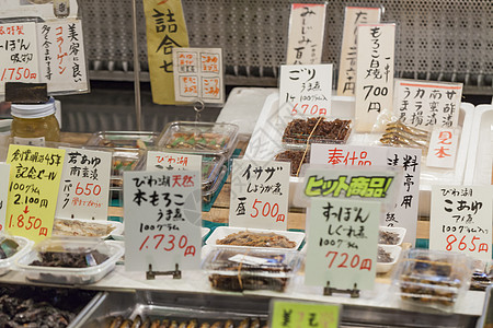 日本京都的传统粮食市场沙爹人士甜点标签摊位盘子烧烤文化街道小贩图片