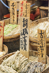 日本京都的传统粮食市场街道标签烧烤炙烤摊位烹饪美食小贩甜点情调图片