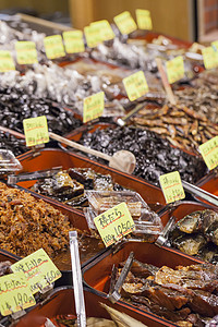 翡翠市场日本京都的传统粮食市场盘子摊位异国文化炙烤烹饪烧烤饭团标签商务背景