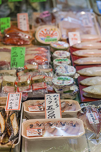 日本京都的传统粮食市场烹饪沙爹异国烧烤饭团甜点美食人士街道小吃图片