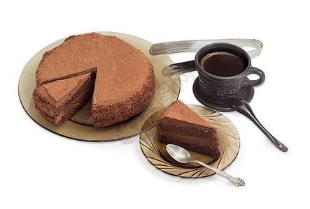 部分切片巧克力蛋糕和黑咖啡 在浅面茄子上图片