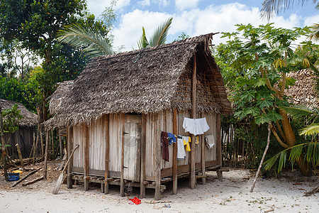 马达加斯加马拉昂antsetra地区的非洲疟疾小屋村庄贫困窝棚房子茅屋农村平房文化热带情调图片