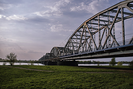 钢铁大桥图片