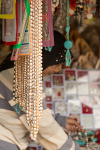 James债券群岛贸易商市场的纪念品零售销售礼物文化商业工艺品摊位金属游客图片