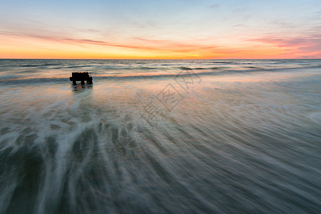 波浪滚滚在黑海海岸上 拍摄长期接触的照片 俄罗斯阿纳帕图片