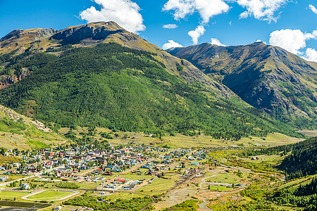 Silverton 科罗拉多州公路森林天空蓝色山脉乌雷松树绿色图片