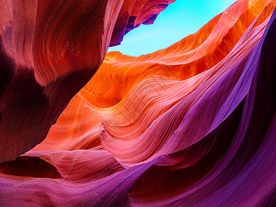 亚利桑那州安特洛普峡谷的紫色岩石图片