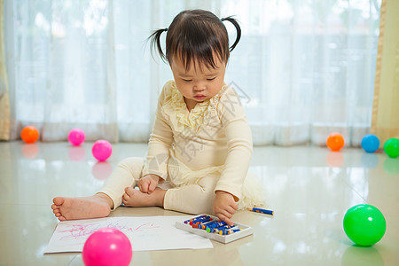 亚洲女婴绘画童年房子幼儿园孩子们创造力女孩男生快乐教育铅笔图片