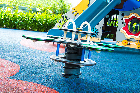 为儿童提供多彩儿童游乐场绿色学校天空医院塑料黄色娱乐楼梯健身房童年图片