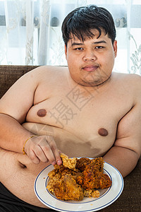 亚洲胖子吃炸鸡肉食物重量油炸午餐男性脂肪男人鸡腿图片