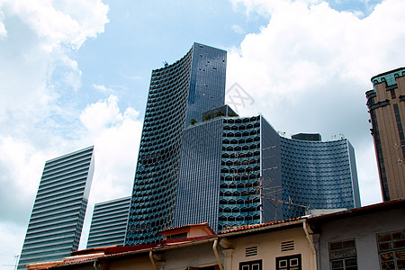 高楼建筑和蓝天市中心公寓旅游建筑学日落商业火焰天空城市玻璃图片