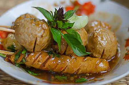 烤肉丸子的炸肉丸子辣椒食物蒸汽盘子肉丸红色热狗饺子牛肉猪肉图片