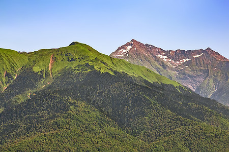 森林覆盖的山坡地貌多山地区旅行灌木丛旅游山峰山脊地平线太阳环境悬崖天空图片