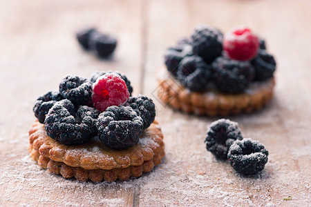新鲜的白莓油桶或蛋糕食谱博客美食饮食馅饼糕点糖果面包篮子水果图片
