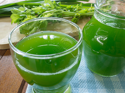 蔬菜果汁香菜食物玻璃草本绿色木头菠菜芹菜图片