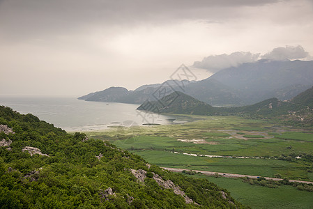 黑山斯卡达尔湖环境阳光地平线反射场景公园植物天空岩石旅行土地图片