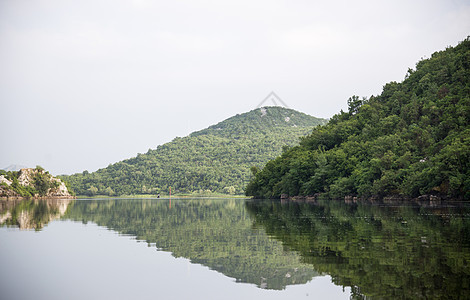 黑山Skadar湖静水地平线天空旅行场景植物曲线公园土地蓝色爬坡图片