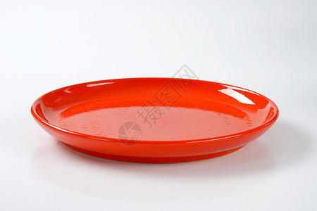 红餐盘餐具纯色红色背景图片