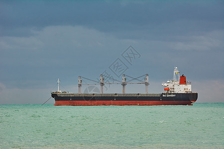 干货船进口海洋海景运输航行季节大船水面干货船后勤图片