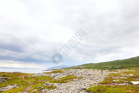 挪威北部地貌景观苔原海洋海岸线峡湾海滩岩石风景顶峰天空海岸图片