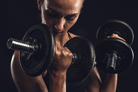 艰苦工作工作室女性身体训练力量运动员哑铃挑战肌肉健身房图片