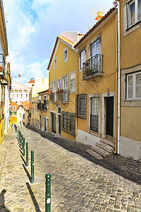 在葡萄牙里斯本老城的街道上旅游场景房屋历史性建筑景观旅行城市图片