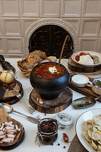 俄罗斯食品表勺子铸铁厨房香菜美食奶油面包蔬菜烤箱钢包图片