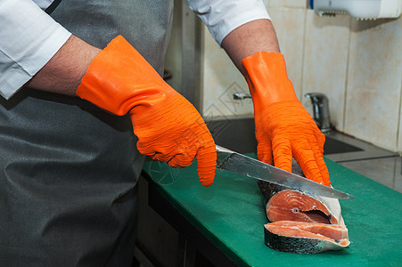 切鲑鱼餐厅海鲜盘子木头烹饪木板市场美食雕刻鱼片图片