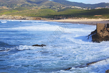 落冰海岸延伸到海面支撑水平风景海浪海岸线岩石场景海洋石头海景图片