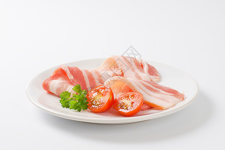 薄的生边猪肉片熏肉盘子条纹食物图片