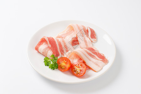 薄的生边猪肉片熏肉食物条纹盘子图片