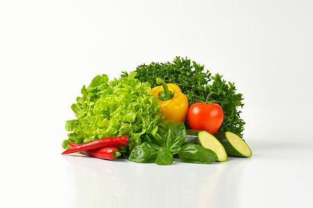 各种新鲜的蔬菜食物沙拉叶子黄瓜收成胡椒菜花辣椒图片