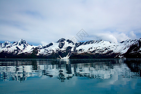 苏华阿拉斯加水上山岳反射图片