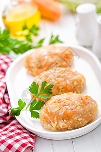 生菜 未烹煮的肉片和蔬菜 婴儿食品火鸡烹饪营养食谱青菜肉丸洋葱白色食物饮食图片