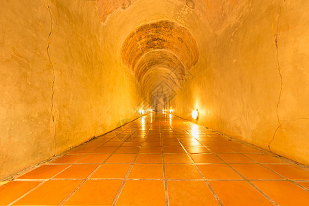 泰国寺庙 山洞山上历史悠久的佛教寺庙文化旅行建筑学艺术旅游游客建筑地标佛教徒宗教图片