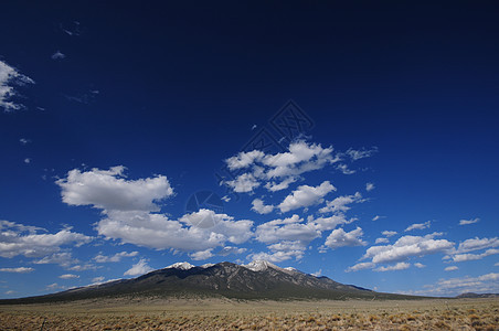 孤独山背景图片