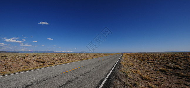 科罗拉多平原线条旅行沙漠平原天空路面公路蓝色黄色全景背景图片