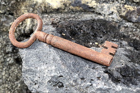 生锈铁的老旧门钥匙商业白色黄铜金属安全秘密口碑古董营销戒指图片