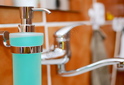 肥皂喷洒器毛巾龙头金属盆地浴室卫生房间奢华货机镜子图片