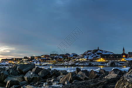 Nuuk市古港日落风景与石头和冰山 Green图片