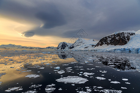 日落在山上 漂浮在莱梅尔斯特拉伊的冰山上风景气候地平线冰川海洋荒野场景顶峰反射天空图片