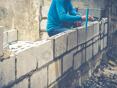 砖砖建工是建筑墙壁砖块水泥瓦工石匠石头男人工人石工工作建设者背景图片