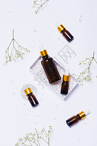 天然必需石油 自然美容产品 a 自然美观产品芳香玻璃草本白色绿色叶子治疗植物瓶子香气背景图片