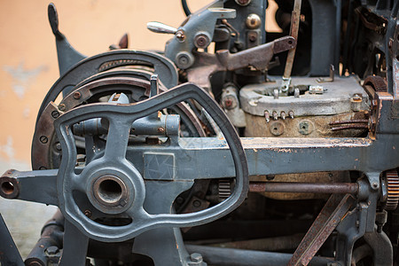 废旧生锈印刷机金属复合机械装置滚筒工具车轮博物馆硬件齿轮工程服务古董技术图片