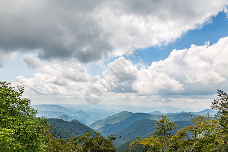 蓝海脊公园道历史性绿色生态踪迹假期山脉旅行丘陵森林小路图片