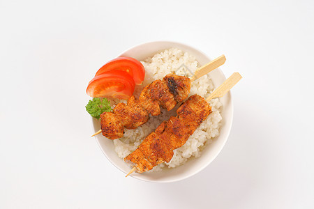 辣辣鸡肉加米饭午餐食物盘子烤串沙爹烧烤高架白米图片