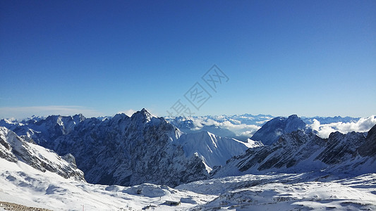 楚格峰景观白色蓝天场景天雪视图蓝色山顶雪山山景图片